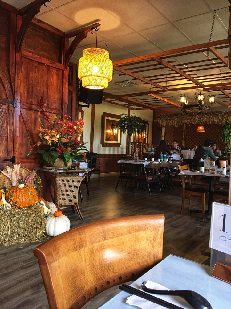Really Nice Interior In The Middle Of No Where Zone Yelp Photo Of Pho Ngoc Yen Restaurant Mississauga On Canada Really Nice Interior