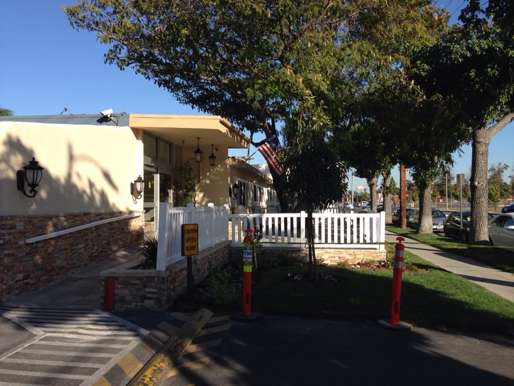 Lake Balboa Care Center 11 Photos & 22 Reviews Rehabilitation