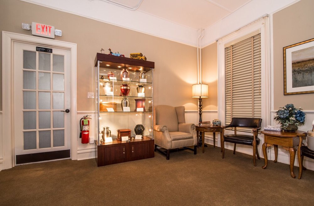 TuthillMangano Funeral Home 10 Photos Cremation Services 406 E