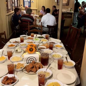 Mrs Wilkes Dining Room 798 Photos 1061 Reviews Southern Photo Of Mrs Wilkes Dining Room Savannah Ga United States