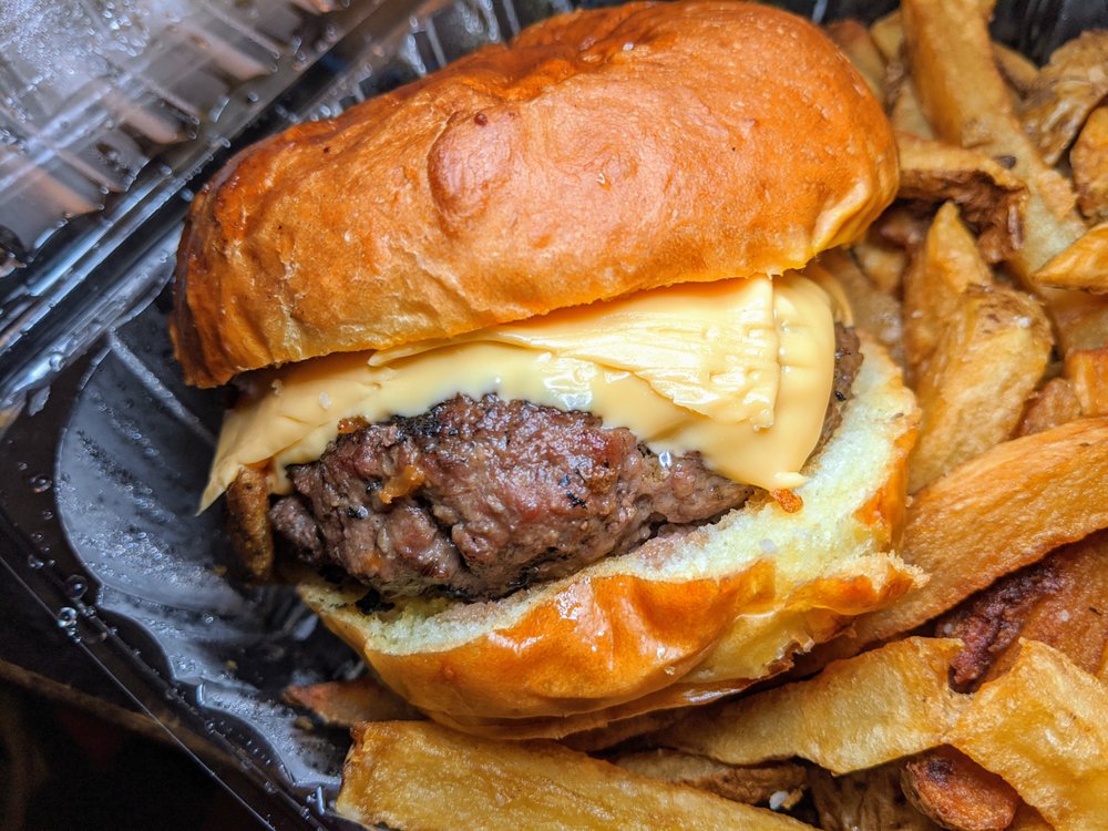 Dillingers Pub & Grill