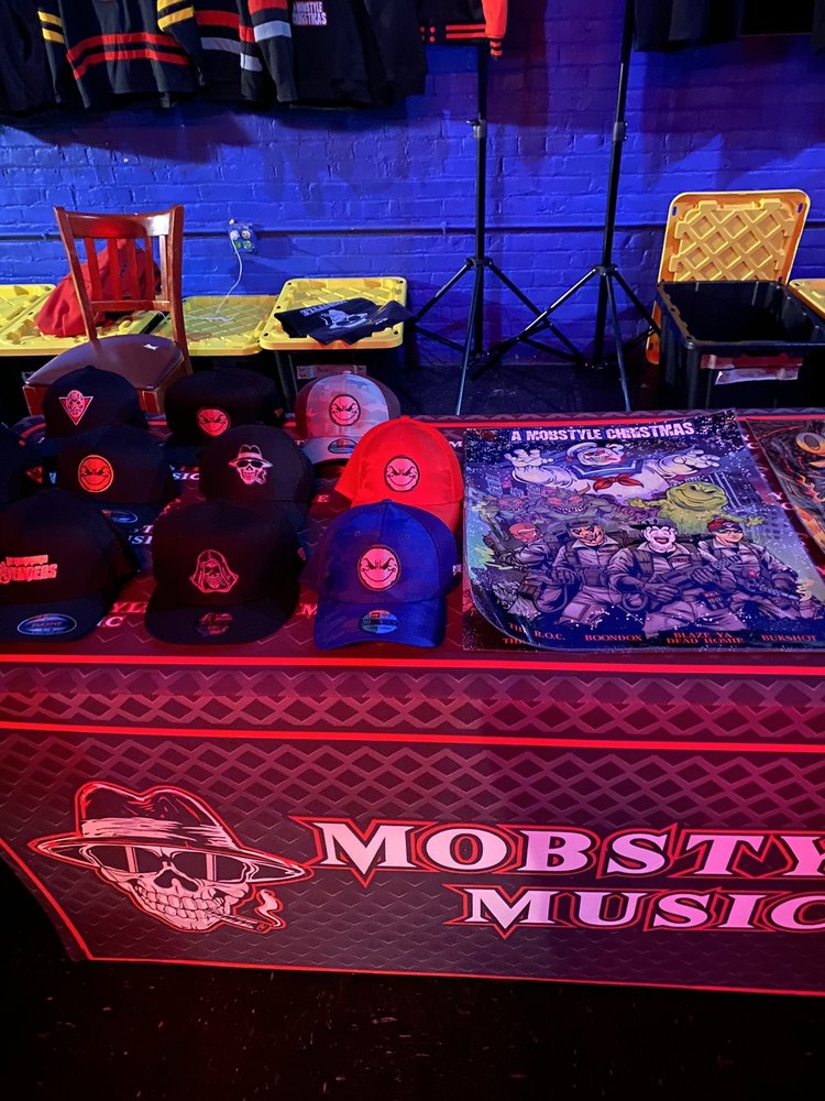 Diamond Pub & Billiards