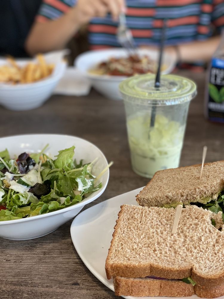 Lenoir’s Bistro & Bakery
