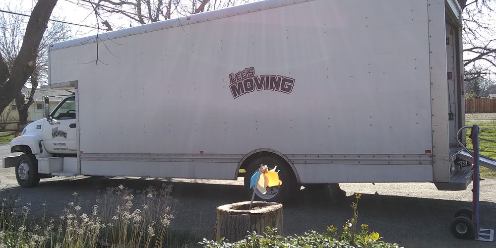 Lee's Moving