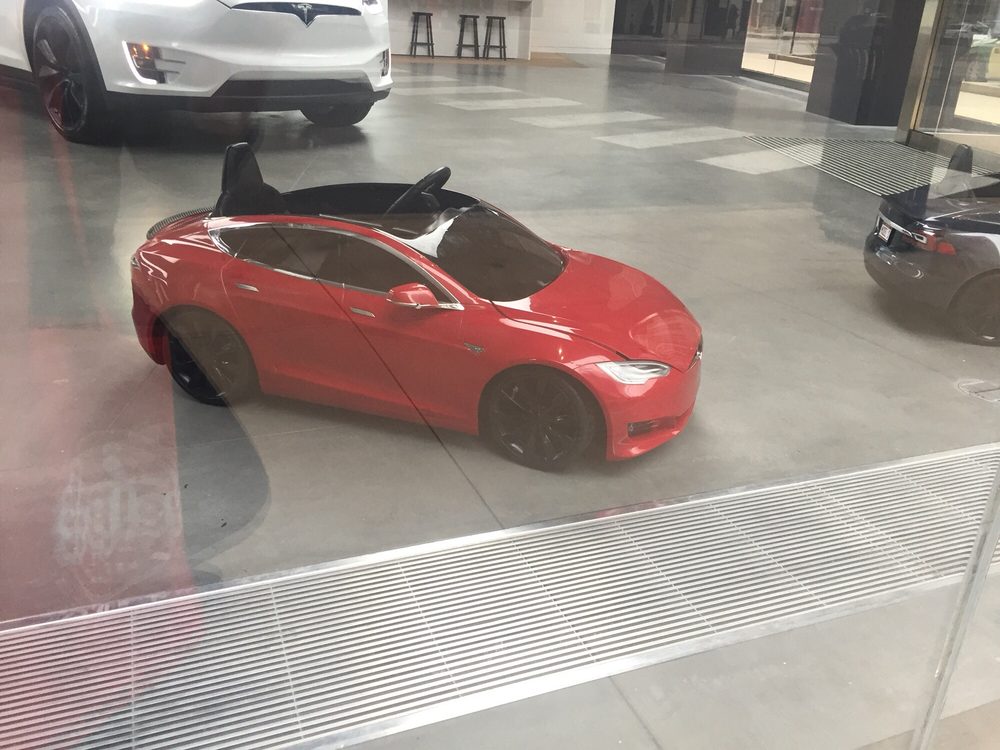 Tesla Gold Coast Car Dealers 901 N Rush St, Near North Side