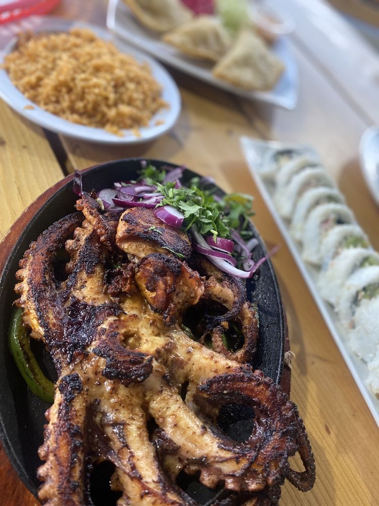 Mariscos y Antojitos Las Plebes