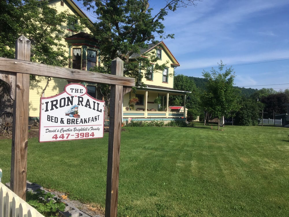 The Iron Rail Bed & Breakfast Bed & Breakfast 371 Meadow St