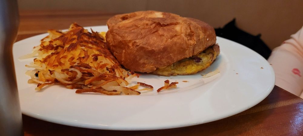Eggsellent Cafe