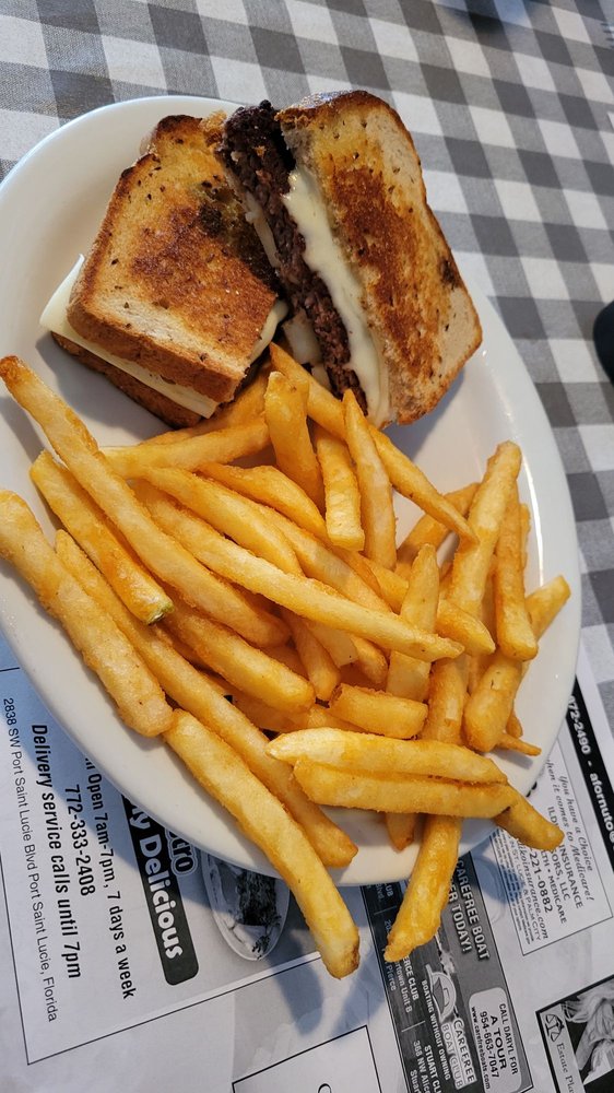 Mama Lisa's Bistro