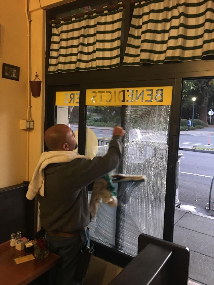Luis Window Washing & Gutter Cleaning