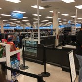 Woman pepper sprays Ross Dress for Less worker, steals Woman pepper sprays Ross Dress for Less worker, steals
