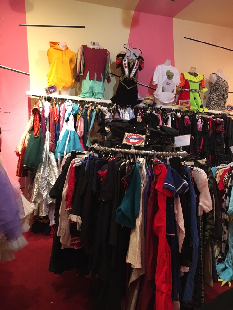 An on-trend Luxury Fashion Resale + Designer Consignment Store online and in Vancouver. Get up to 80% off your favourite Pre-loved designer. Worldwide shipping.