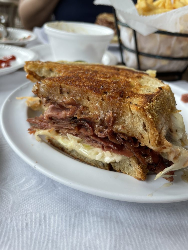 Larry's Lunch Box Delicatessen North