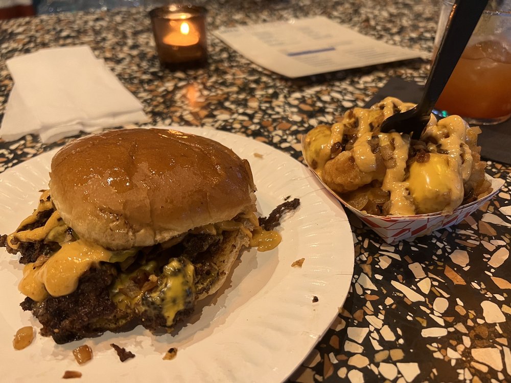 GUSTOS burgers N stuff