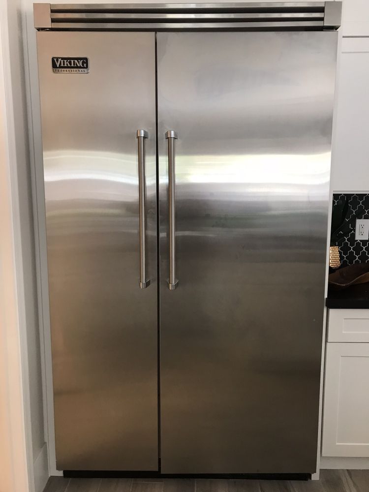Viking Built In Refrigerator With Broken Drawers And Lids Viking
