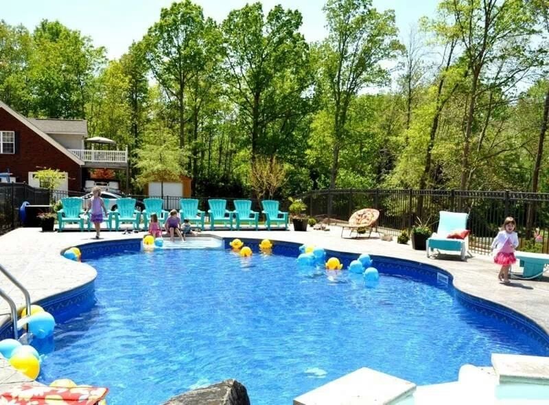 Backyard Oasis Pools and Construction