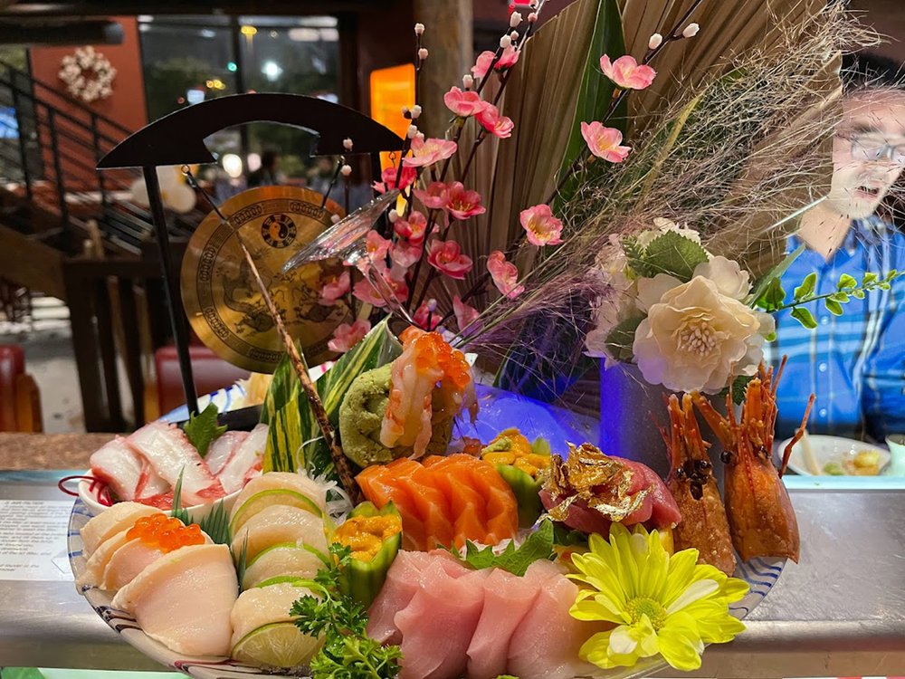 Momo Sushi & Asian Bistro
