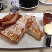 Photo of Bayaroma - Torquay Queensland, Australia. Delicious French toast with bacon, maple syrup and cream.