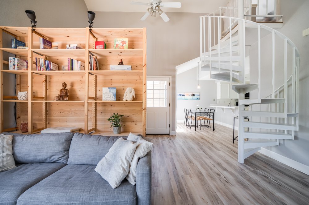Lauren Loves Homes- Keller Williams Upland