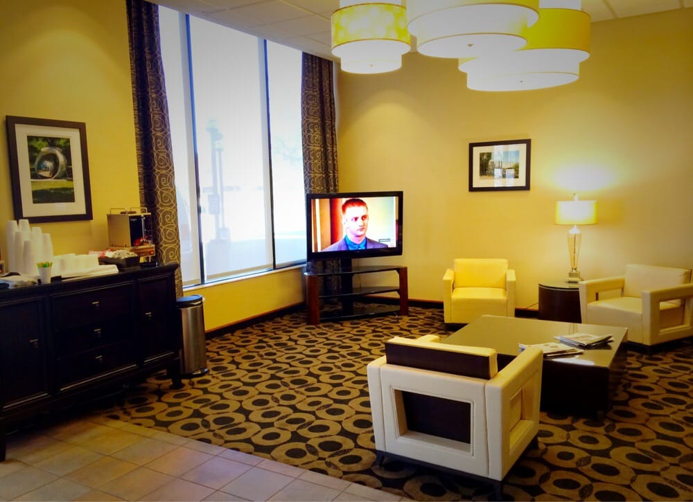 Radisson Hotel 25 Photos & 26 Reviews Hotels 605 E Broadway Ave