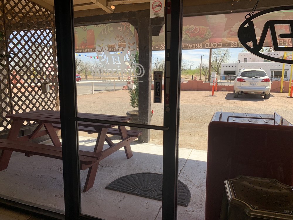 El Croissant Bistro & Cafe
