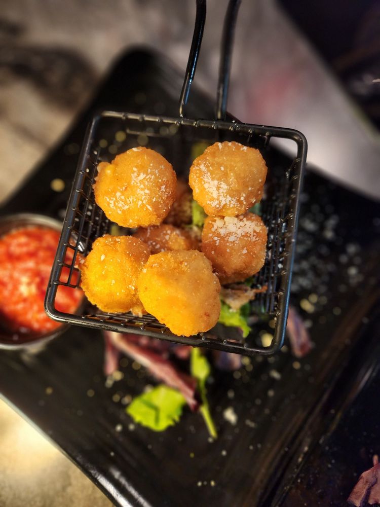 First Class Luxury Lounge GSO