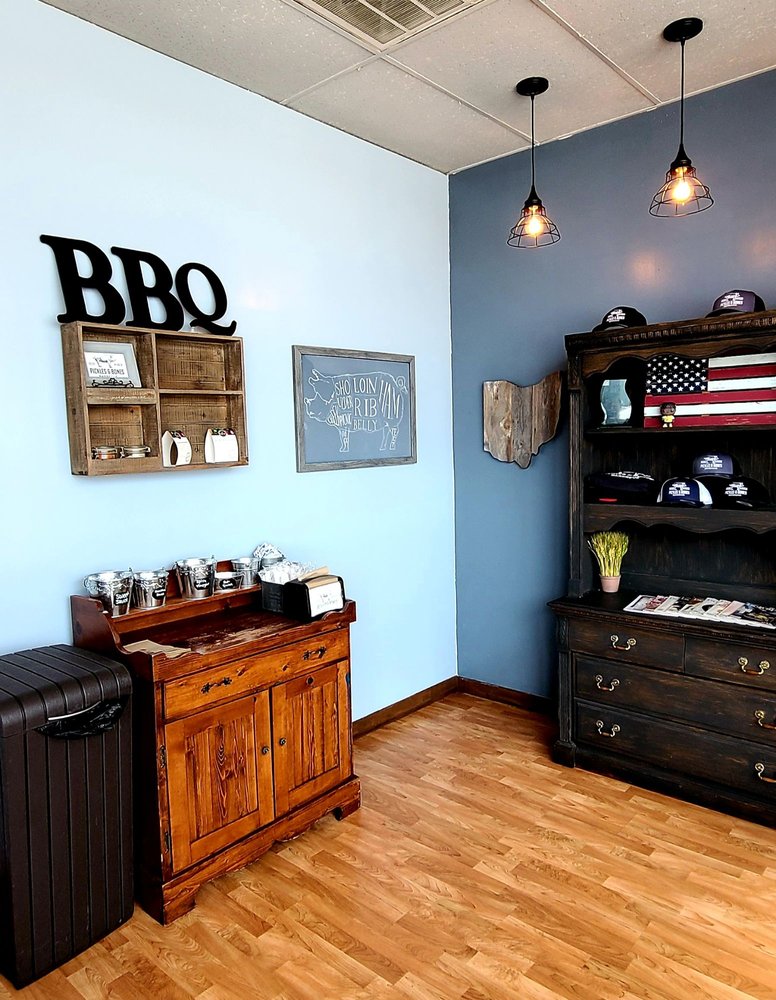 Pickles and Bones Barbecue, Milford Roadtrippers