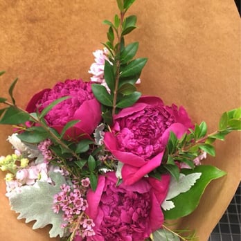 the paper daisy flower boutique 28 photos florists 14 e paper daisy flower boutique