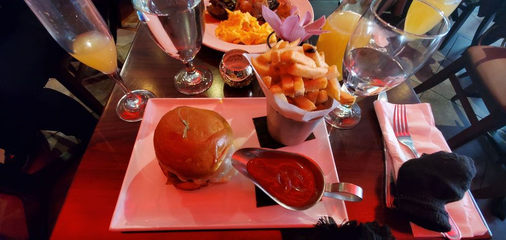 809 Sangria Bar & Grill