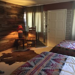 Cave Creek Tumbleweed Hotel 18 Photos 19 Reviews Hotels 6333 Photo Of Cave Creek Tumbleweed Hotel Az United States Downstairs