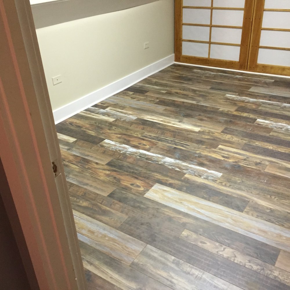 Laminate That Looks Like Reclaimed Wood Beautiful In This High Photo Of Floor Coverings International Charleston N Sc United States Laminate