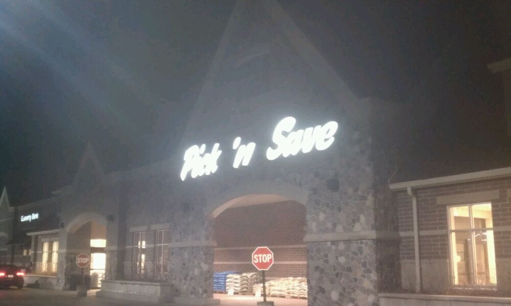 Pick N Save Grocery 36903 East Wisconsin Ave, Oconomowoc, WI