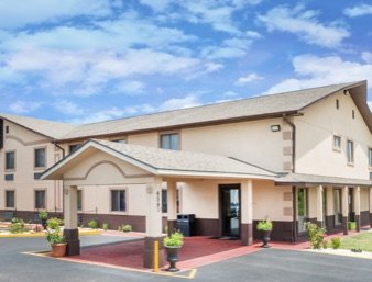 Super 8 by Wyndham Warrensburg