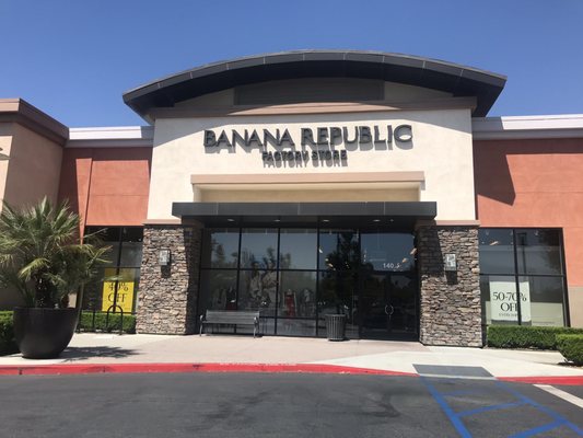 banana republic the grove hours