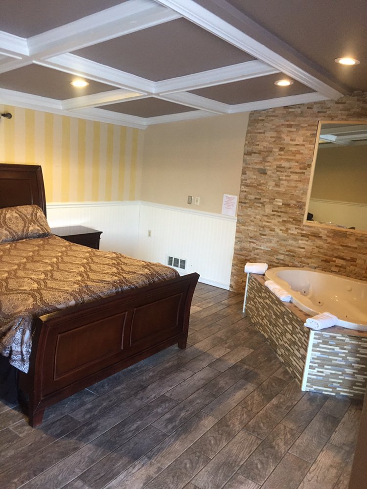 Pines Motor Lodge Hotels 636 Rte 109 Lindenhurst Ny Phone Pines Motor Lodge Hotels 636 Rte 109 Lindenhurst Ny Phone Number Yelp