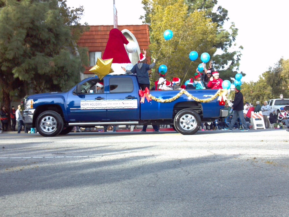 Granada Hills Annual Holiday Parade 17 Photos Local Flavor