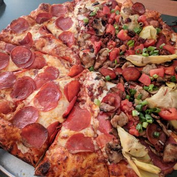 Round Table Pizza 29 Photos 24 Reviews Pizza 2023