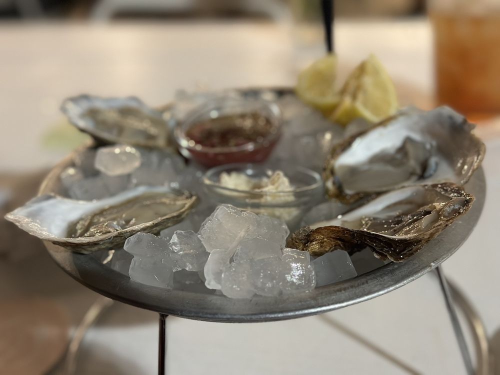 Little Em's Oyster Bar