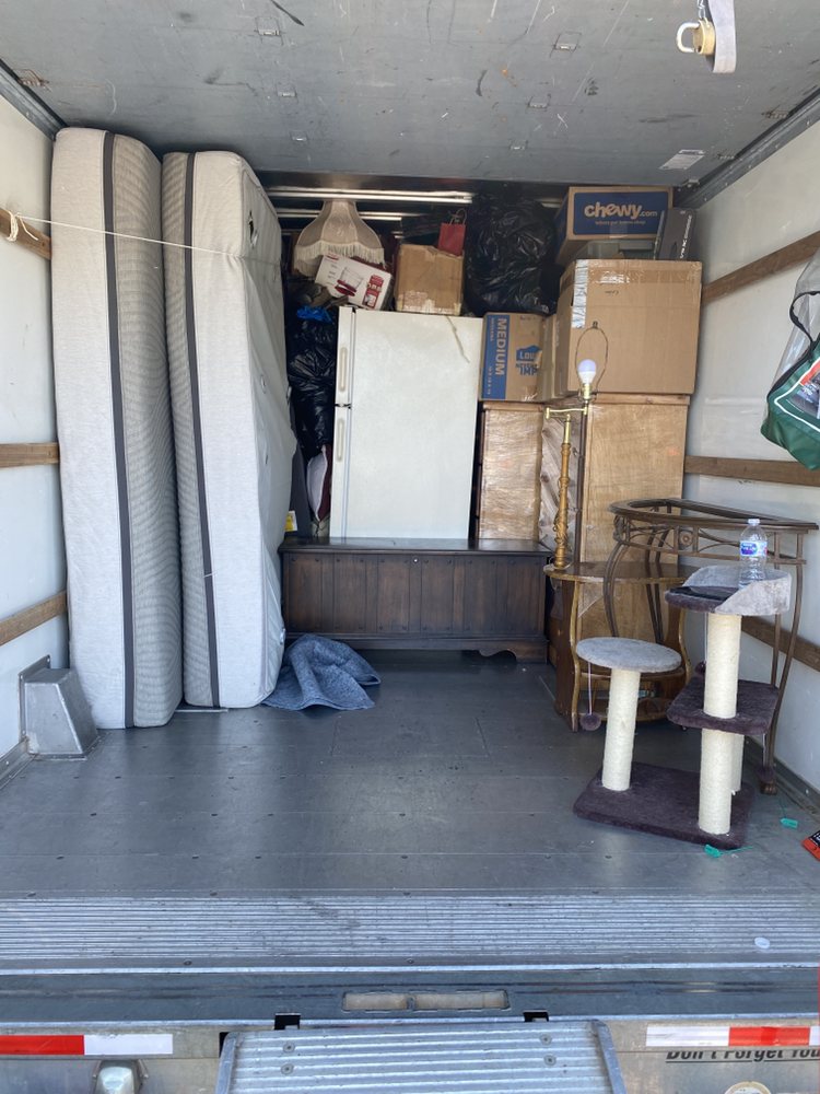 Dee's Movers