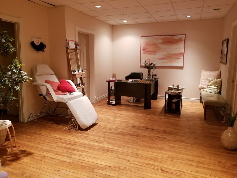 Mina's Salon