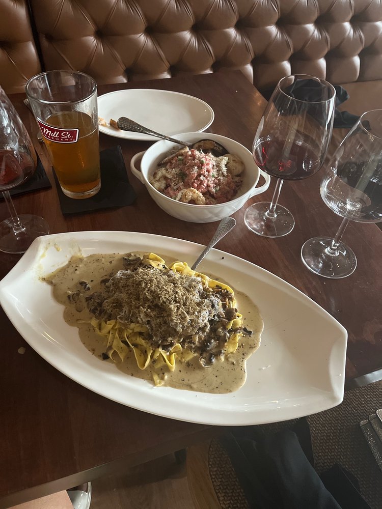 Kamoosh Bistro