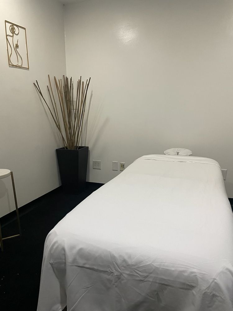 Mc Best Massage, Los Angeles Roadtrippers