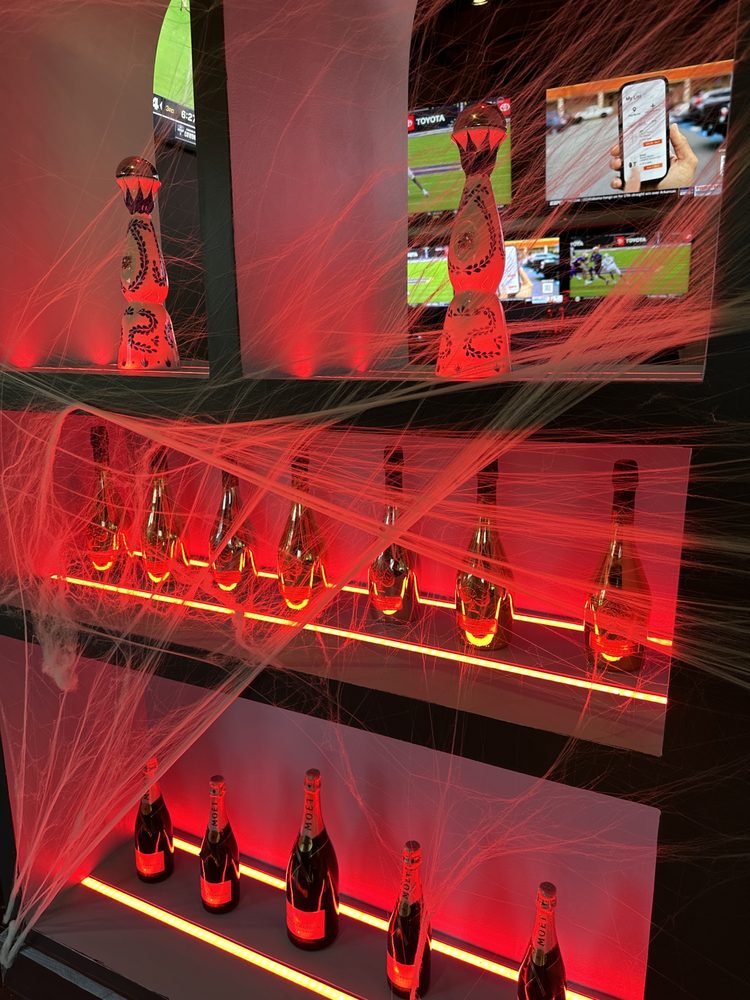 Trophy Chest Sports Bar and Club - Dallas