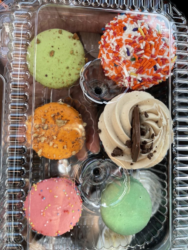 CC's Sweets & Tweets