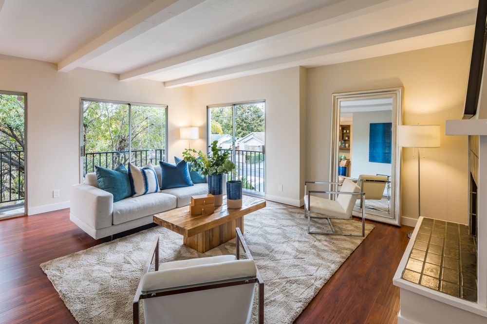 DeLeon Realty