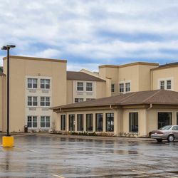 Comfort Inn Suites 16 Photos Hotels 3600 Enterprise Drive Photo Of Comfort Inn Suites Allen Park Mi United States