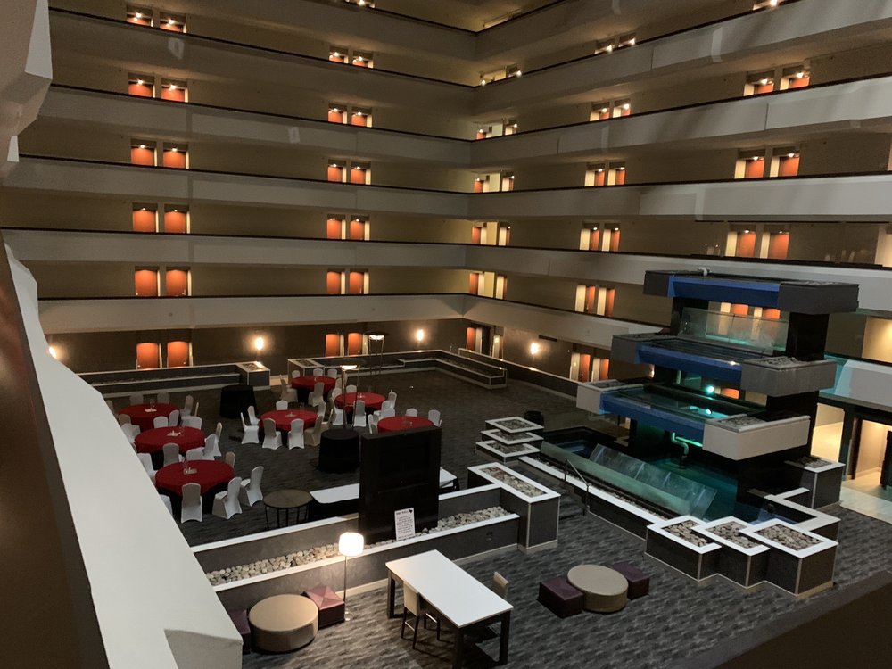 Holiday Inn & Suites Beaumont-Plaza