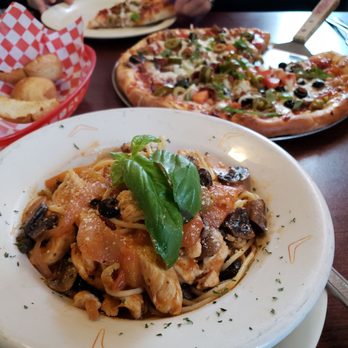 Agazajo S Flying Pizza Italian Restaurant 87 Photos 93 Reviews Photo Of Agazajo S Flying Pizza Italian Restaurant Austin Tx United States