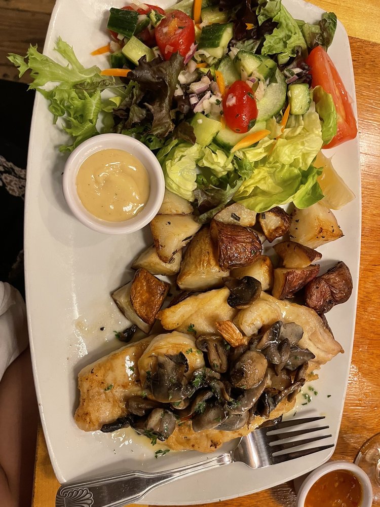 Boat House Bar & Grill