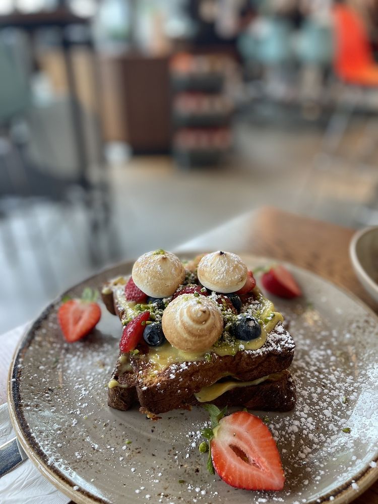 Best Vancouver Restaurants near Brentwood Towne Centre Skytrain Station